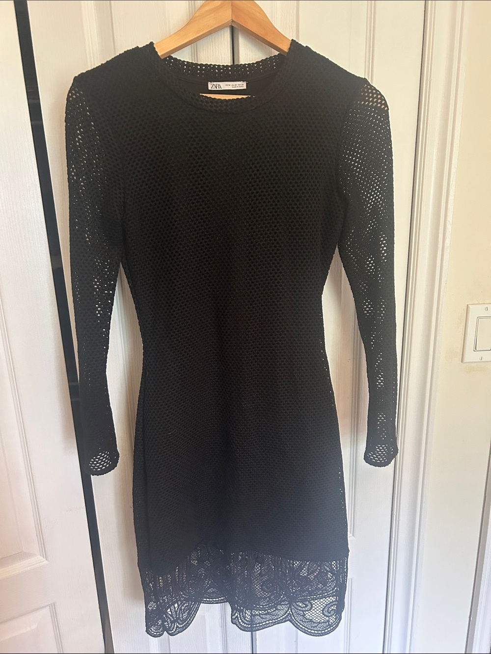 Zara Black Long-Sleeve Lace Dress with Lace Hem
